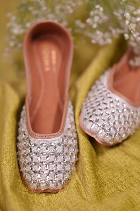 House Of Kosha White Crystal Cascade Embellished Juttis Online at Aza Fashions House Of Kosha_White Crystal Cascade Embellished Juttis _Online_at_Aza_Fashions