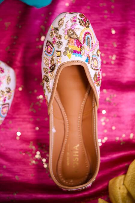 House Of Kosha_White Razzle Hand Embroidered Juttis _Online_at_Aza_Fashions