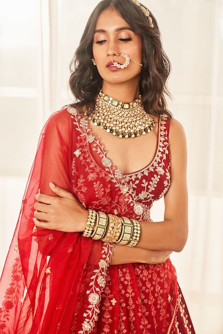 Red Lehengas are our all time Favourite. The combination of her #RedLehenga  with #GreenJewelry makes for th… | Wedding lehenga designs, Bride, Bridal  makeup wedding