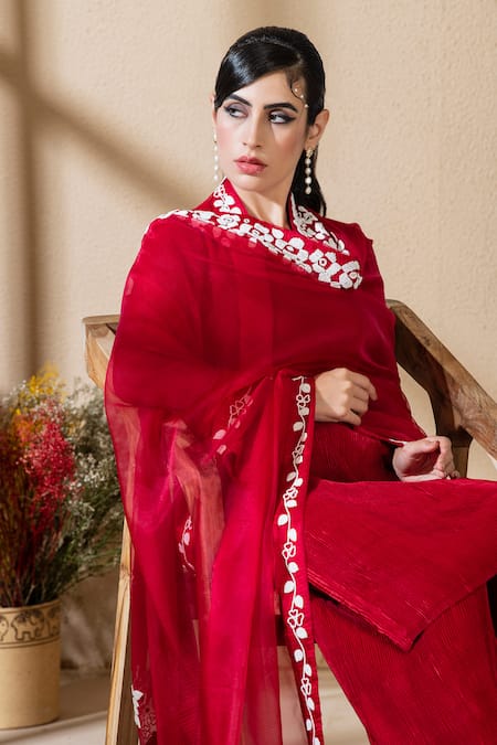 Buy_Preeti Mehta_Red Satin, Organza, Polyester Embroidery Pleated Kurta Set With Floret Dupatta _Online_at_Aza_Fashions