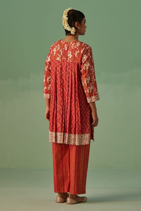 Shop Surbhi Gupta Red Kurta Bamboo Silk Print Abstract Round Neck With Trouser at Aza Fashions Shop_Surbhi Gupta_Red Kurta Bamboo Silk Print Abstract Round Neck With Trouser _at_Aza_Fashions