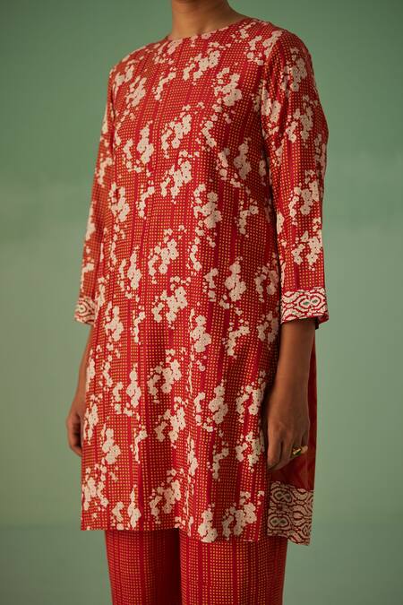 Surbhi Gupta Red Kurta Bamboo Silk Print Abstract Round Neck With Trouser at Aza Fashions Surbhi Gupta_Red Kurta Bamboo Silk Print Abstract Round Neck With Trouser _at_Aza_Fashions