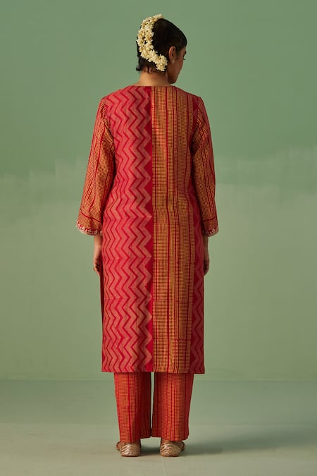 Shop Surbhi Gupta Red Kurta Bamboo Silk Print Chevron Round Neck With Trouser at Aza Fashions Shop_Surbhi Gupta_Red Kurta Bamboo Silk Print Chevron Round Neck With Trouser _at_Aza_Fashions