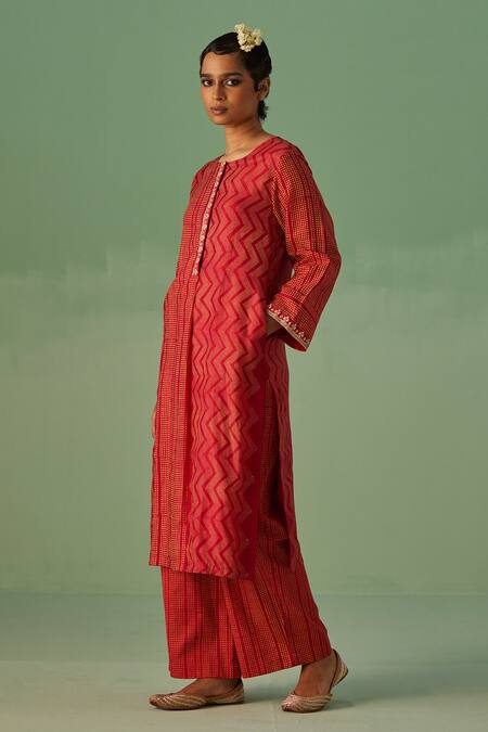 Surbhi Gupta Red Kurta Bamboo Silk Print Chevron Round Neck With Trouser Online at Aza Fashions Surbhi Gupta_Red Kurta Bamboo Silk Print Chevron Round Neck With Trouser _Online_at_Aza_Fashions