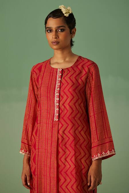 Buy Surbhi Gupta Red Kurta Bamboo Silk Print Chevron Round Neck With Trouser Online at Aza Fashions Buy_Surbhi Gupta_Red Kurta Bamboo Silk Print Chevron Round Neck With Trouser _Online_at_Aza_Fashions
