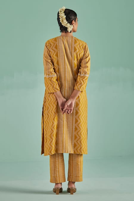 Shop Surbhi Gupta Yellow Kurta Bamboo Silk Print Chevron Geometric With Trouser at Aza Fashions Shop_Surbhi Gupta_Yellow Kurta Bamboo Silk Print Chevron Geometric With Trouser _at_Aza_Fashions