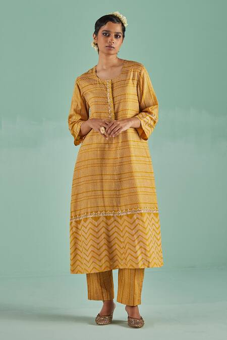 Surbhi Gupta Yellow Kurta Bamboo Silk Print Abstract Geometric With Trouser Online at Aza Fashions Surbhi Gupta_Yellow Kurta Bamboo Silk Print Abstract Geometric With Trouser _Online_at_Aza_Fashions