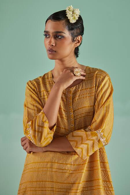 Shop Surbhi Gupta Yellow Kurta Bamboo Silk Print Abstract Geometric With Trouser Online at Aza Fashions Shop_Surbhi Gupta_Yellow Kurta Bamboo Silk Print Abstract Geometric With Trouser _Online_at_Aza_Fashions