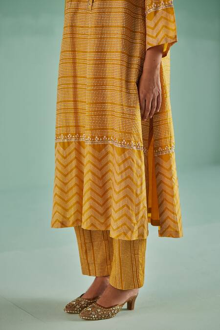 Surbhi Gupta Yellow Kurta Bamboo Silk Print Abstract Geometric With Trouser at Aza Fashions Surbhi Gupta_Yellow Kurta Bamboo Silk Print Abstract Geometric With Trouser _at_Aza_Fashions