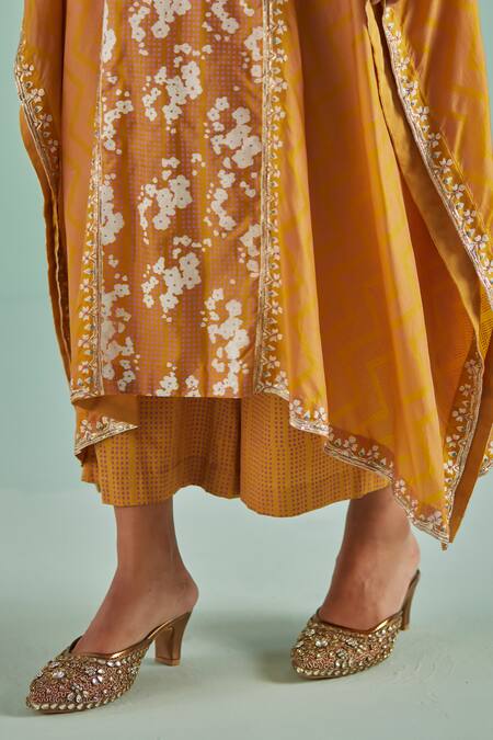 Buy_Surbhi Gupta_Yellow Bamboo, Silk Embroidery Round Neck Abstract Print Kaftan With Trouser _Online_at_Aza_Fashions