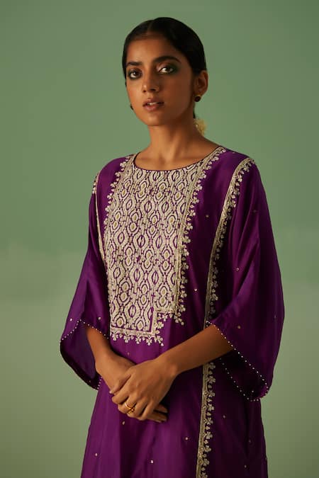 Surbhi Gupta_Purple Bamboo, Silk Embroidery, Diamonds Round Geometric Print Dabka Kaftan Set _Online_at_Aza_Fashions