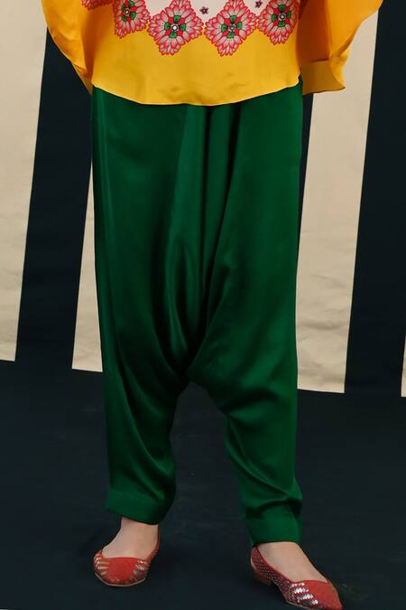 Swati Vijaivargie Ivory Habutai Silk Embroidery Moksha Work Poncho Top With Draped Pant at Aza Fashions Swati Vijaivargie_Ivory Habutai Silk Embroidery Moksha Work Poncho Top With Draped Pant _at_Aza_Fashions