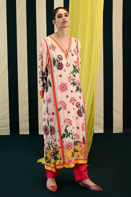 Swati Vijaivargie Ivory Silk Embroidery Mirror V Jhumki Blossom Print Kurta Pant Set at Aza Fashions Swati Vijaivargie_Ivory Silk Embroidery Mirror V Jhumki Blossom Print Kurta Pant Set _at_Aza_Fashions