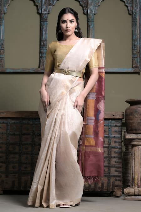 DUSALA Chamunda Figurine Woven Saree With Running Blouse 