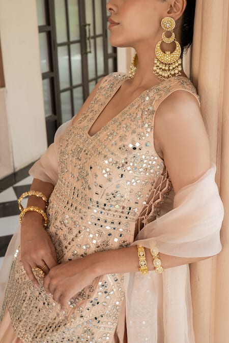 Esha Koul Pink Organza, Chanderi Mirrors V-neck Embroidered Kurta Lehenga Set Online at Aza Fashions Esha Koul_Pink Organza, Chanderi Mirrors V-neck Embroidered Kurta Lehenga Set _Online_at_Aza_Fashions