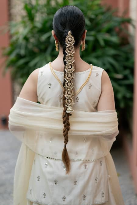 Shop_Esha Koul_Off White Organza, Chanderi, Linen Embroidery, Mirrors V-neck Kurta Lehenga Set _at_Aza_Fashions