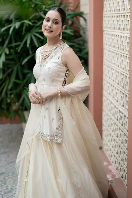 Esha Koul_Off White Organza, Chanderi, Linen Embroidery, Mirrors V-neck Kurta Lehenga Set _Online_at_Aza_Fashions