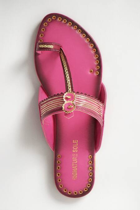 Buy Signature Sole Pink Hand Embroidery Kasab Kolhapuri Flats Online at Aza Fashions Buy_Signature Sole_Pink Hand Embroidery Kasab Kolhapuri Flats _Online_at_Aza_Fashions