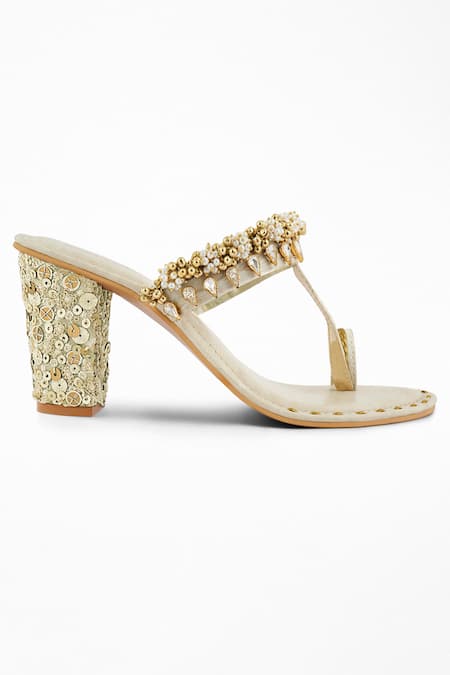Signature Sole White Embroidery, Sequins Kolhapuri Block Heels Online at Aza Fashions Signature Sole_White Embroidery, Sequins Kolhapuri Block Heels _Online_at_Aza_Fashions