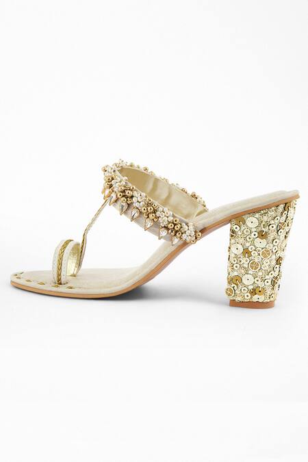 Buy Signature Sole White Embroidery, Sequins Kolhapuri Block Heels Online at Aza Fashions Buy_Signature Sole_White Embroidery, Sequins Kolhapuri Block Heels _Online_at_Aza_Fashions