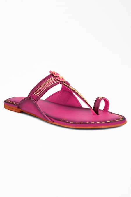 Signature Sole Pink Hand Embroidery Kasab Kolhapuri Flats Online at Aza Fashions Signature Sole_Pink Hand Embroidery Kasab Kolhapuri Flats _Online_at_Aza_Fashions