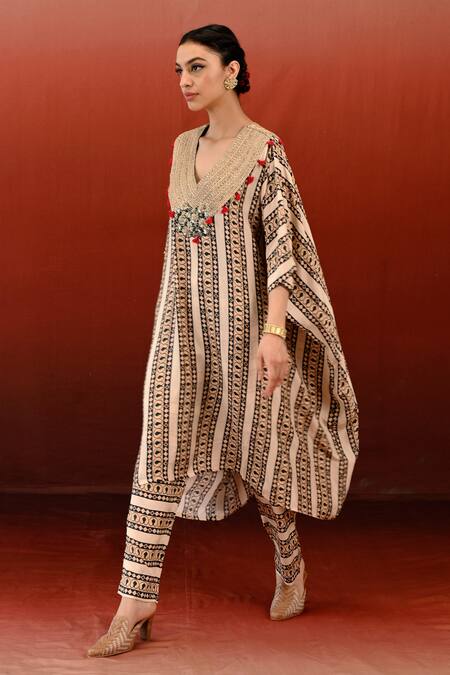 Shop Swati Vijaivargie Off White Silk Print Mandala V Neck Tarang Kaftan With Pant Online at Aza Fashions Shop_Swati Vijaivargie_Off White Silk Print Mandala V Neck Tarang Kaftan With Pant _Online_at_Aza_Fashions