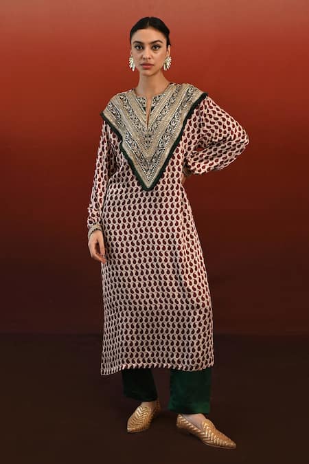 Swati Vijaivargie Dhara Paisley Print Kurta With Pant 