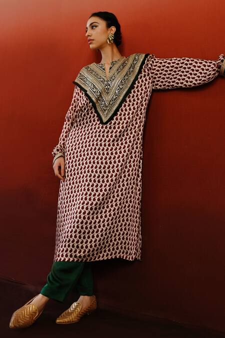 Swati Vijaivargie Off White Dhara Paisley Print Kurta With Pant at Aza Fashions Swati Vijaivargie_Off White Dhara Paisley Print Kurta With Pant _at_Aza_Fashions