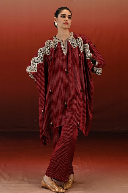 Swati Vijaivargie Maroon Bamberg Modal Satin Print Geometric Notched Floral Embroidered Poncho Set Online at Aza Fashions Swati Vijaivargie_Maroon Bamberg Modal Satin Print Geometric Notched Floral Embroidered Poncho Set _Online_at_Aza_Fashions