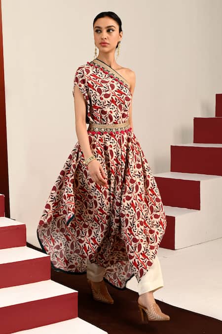 Shop Swati Vijaivargie Off White Kamini Paisley Print Cape Tunic With Pant at Aza Fashions Shop_Swati Vijaivargie_Off White Kamini Paisley Print Cape Tunic With Pant _at_Aza_Fashions