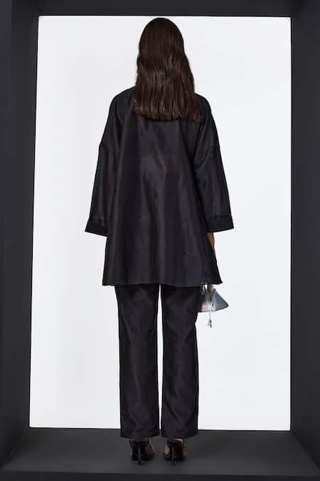 Shop Ridhi Mehra Black Chanderi Lace Sweetheart Neck Sierra Cape Pant Set at Aza Fashions Shop_Ridhi Mehra_Black Chanderi Lace Sweetheart Neck Sierra Cape Pant Set _at_Aza_Fashions