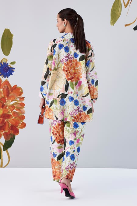 Shop Ridhi Mehra Green Chanderi Embroidery Sweetheart Neck Marguerite Printed Cape Pant Set at Aza Fashions Shop_Ridhi Mehra_Green Chanderi Embroidery Sweetheart Neck Marguerite Printed Cape Pant Set _at_Aza_Fashions