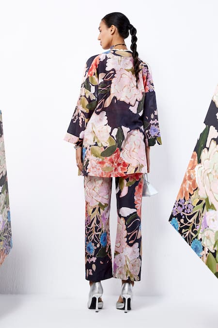 Shop Ridhi Mehra Black Chanderi Embroidery Sweetheart Neck Grance Printed Cape Pant Set at Aza Fashions Shop_Ridhi Mehra_Black Chanderi Embroidery Sweetheart Neck Grance Printed Cape Pant Set _at_Aza_Fashions