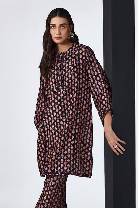 Ridhi Mehra_Black Chanderi Printed And Embellished Floret Soma Kurta & Pant Set  _Online_at_Aza_Fashions