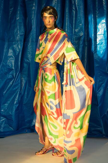 Buy_Doh Tak Keh_Beige Cupro Magnum Satin Printed Lipi Pre-draped Saree With Shirt 