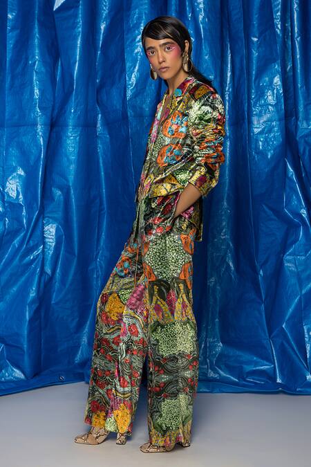 Shop Doh Tak Keh Green Velvet Embroidery Phool Patte Printed Blazer at Aza Fashions Shop_Doh Tak Keh_Green Velvet Embroidery Phool Patte Printed Blazer_at_Aza_Fashions