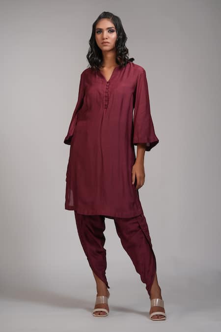 Shruti S_Maroon Cotton Split V-neck Mul Kurta And Dhoti Set _Online_at_Aza_Fashions