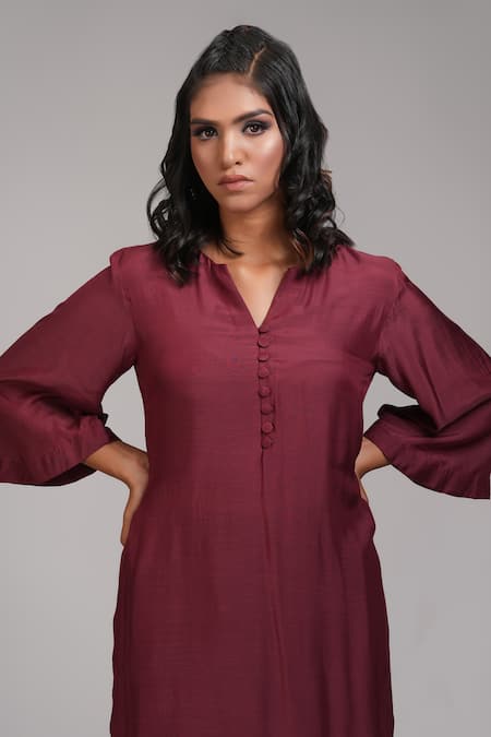 Shruti S_Maroon Cotton Split V-neck Mul Kurta And Dhoti Set _at_Aza_Fashions