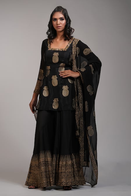 Shruti S Ananaas Hand Block Print Kurta Set 