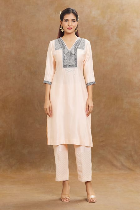 1999ad By Amita & Deepak_Peach Chanderi Embroidery V-neck Yoke Kurta And Pant Set _Online_at_Aza_Fashions