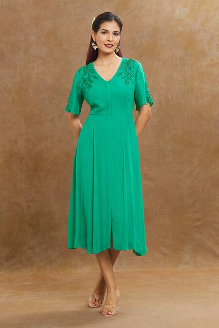 1999ad By Amita & Deepak Green Georgette Cut Work V-neck Embroidered V Dress at Aza Fashions 1999ad By Amita & Deepak_Green Georgette Cut Work V-neck Embroidered V Dress _at_Aza_Fashions