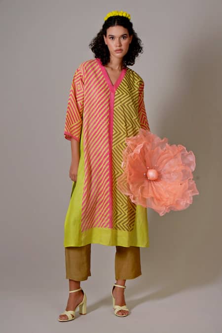 Priti Prashant Green Linen V-neck Sakura Geometric Print Kurta And Pant Set