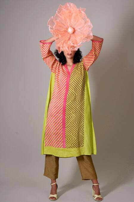Buy Priti Prashant Green Linen V-neck Sakura Geometric Print Kurta And Pant Set Online at Aza Fashions Buy_Priti Prashant_Green Linen V-neck Sakura Geometric Print Kurta And Pant Set _Online_at_Aza_Fashions