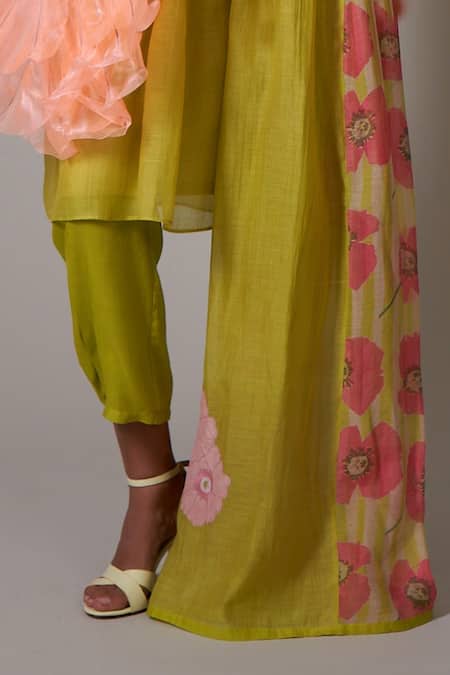 Priti Prashant Green Cotton, Silk Beads Round Neck Sayuri Handwoven Pleated Kurta With Pant at Aza Fashions Priti Prashant_Green Cotton, Silk Beads Round Neck Sayuri Handwoven Pleated Kurta With Pant _at_Aza_Fashions