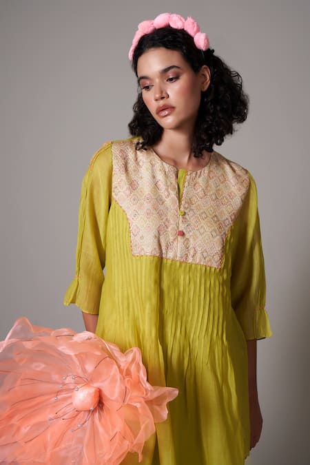 Buy Priti Prashant Green Cotton, Silk Beads Round Neck Sayuri Handwoven Pleated Kurta With Pant Buy_Priti Prashant_Green Cotton, Silk Beads Round Neck Sayuri Handwoven Pleated Kurta With Pant