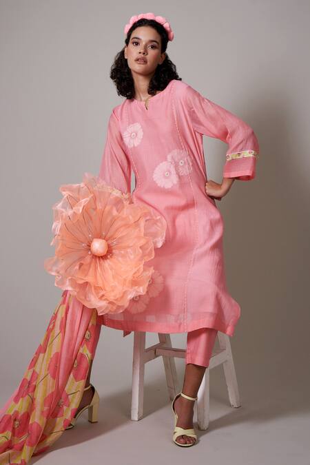 Priti Prashant Peach Cotton, Silk Embroidery Split V-neck Sagiso Applique Floral Kurta Set Online at Aza Fashions Priti Prashant_Peach Cotton, Silk Embroidery Split V-neck Sagiso Applique Floral Kurta Set _Online_at_Aza_Fashions