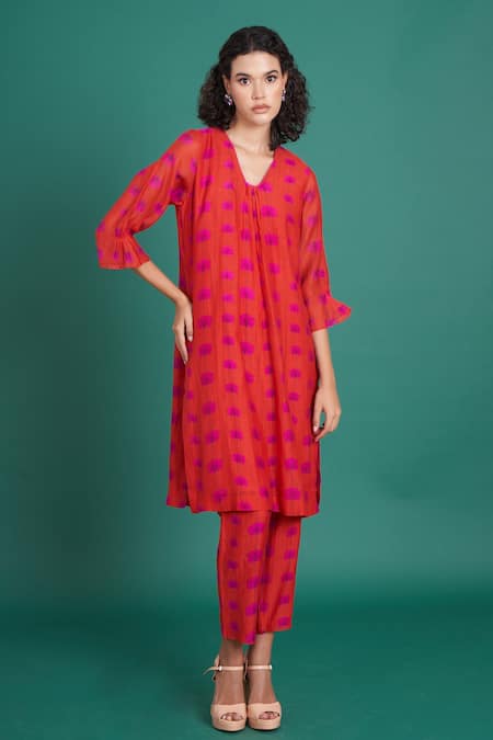Priti Prashant Red Cotton, Silk Embroidery V-neck Juana Floral Print Kurta And Pant Set Online at Aza Fashions Priti Prashant_Red Cotton, Silk Embroidery V-neck Juana Floral Print Kurta And Pant Set _Online_at_Aza_Fashions