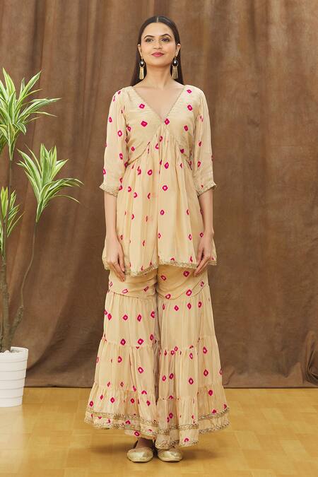 Samyukta Singhania_Gold Kurta And Sharara Silk Bandhani V Neck Pattern Set_Online_at_Aza_Fashions