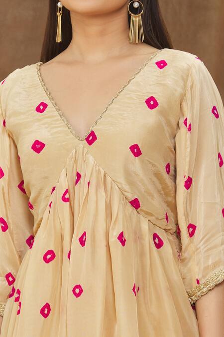 Buy_Samyukta Singhania_Gold Kurta And Sharara Silk Bandhani V Neck Pattern Set_Online_at_Aza_Fashions