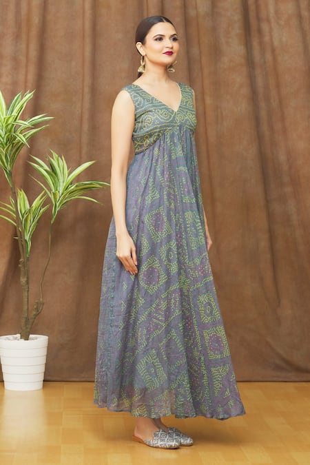 Buy_Naintara Bajaj_Grey Kota Doria, Chiffon Tassels V-neck Bandhani Pattern Anarkali With Dupatta _Online_at_Aza_Fashions